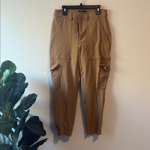 Banana Republic size 4P Tan Cargo dress Pants - Picture 1 of 7